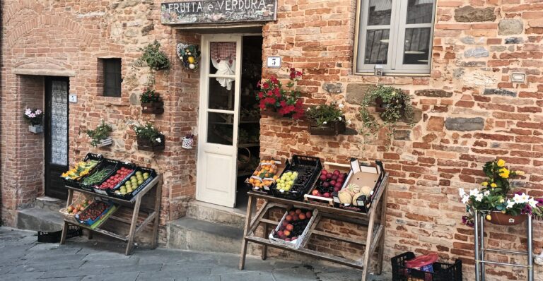 Frutta e verdura, exemple de petits commerces que vous pouvez retrouver à Terricciola