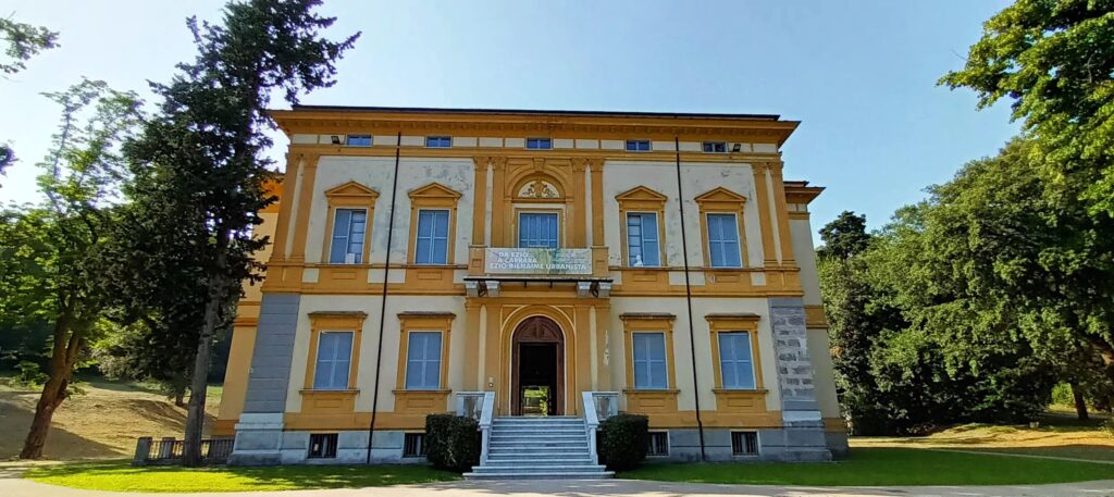 Façade du CARMi le musée à visiter à voir pendant sa visite à Carrare