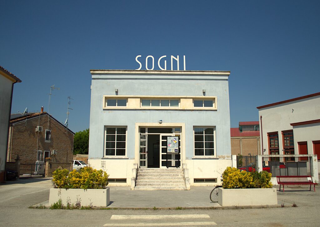 Les anciens bains-douches de Tresigallo