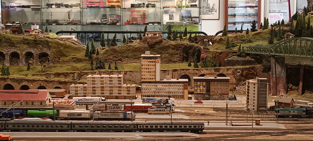 Visiter les maquettes des trains électriques dans le chateau de Brescia