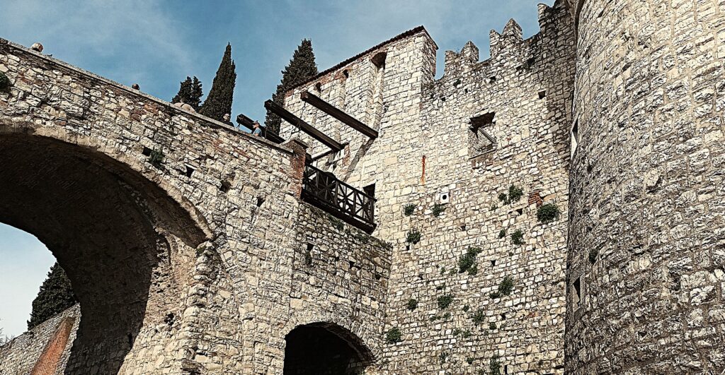 Détail de l'imposante forteresse de Brescia