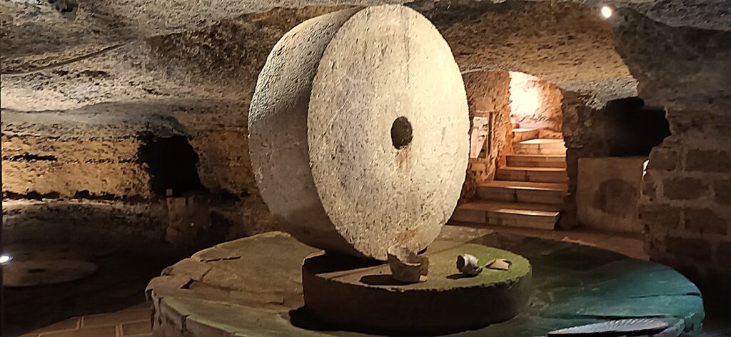 Viste d'un moulin à huile souterrain à Specchia