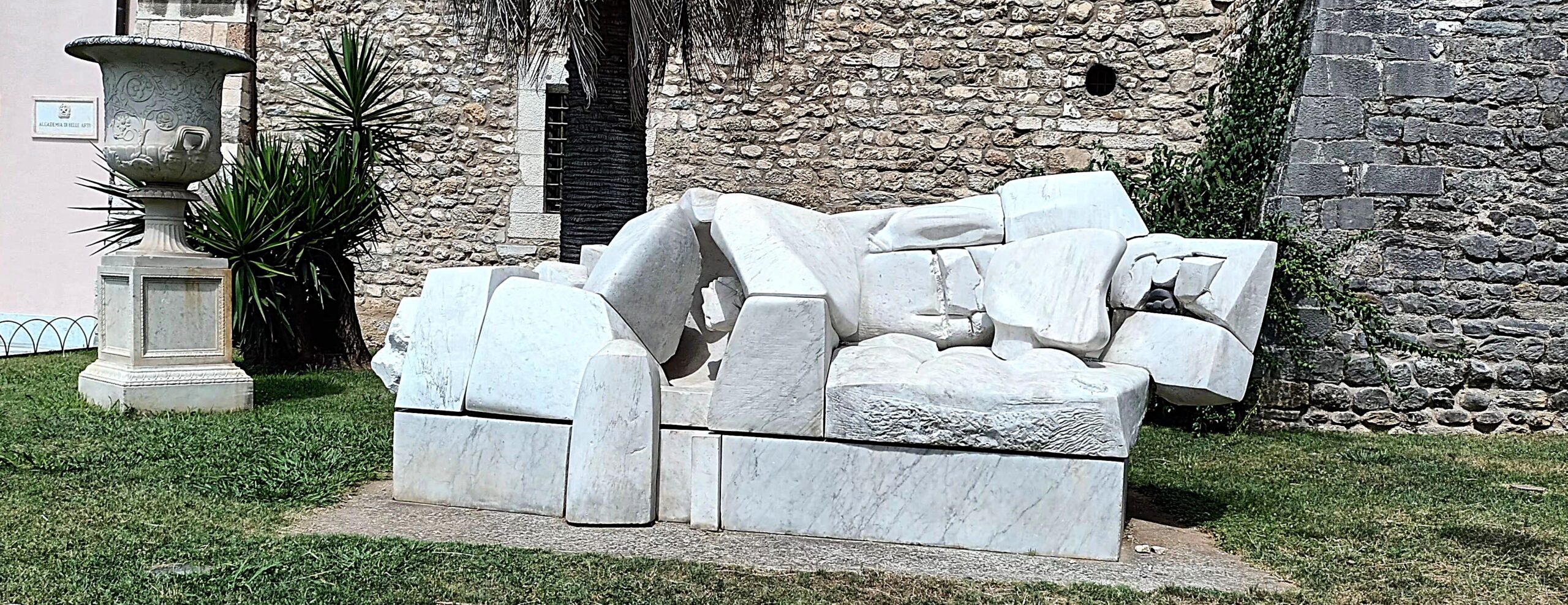 Visiter le musée à ciel ouvert de Carrare avec ses statues exposées dans le centre historique