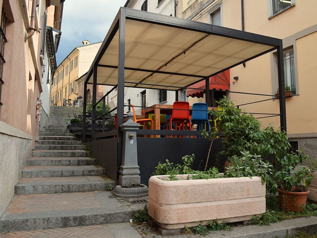 la Muntà del Ratt, la rue pittoresque de Plaisance, vue du bas