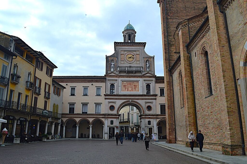 Visiter Crema, c'est découvrir le torazzo sur la Piazza Duomo